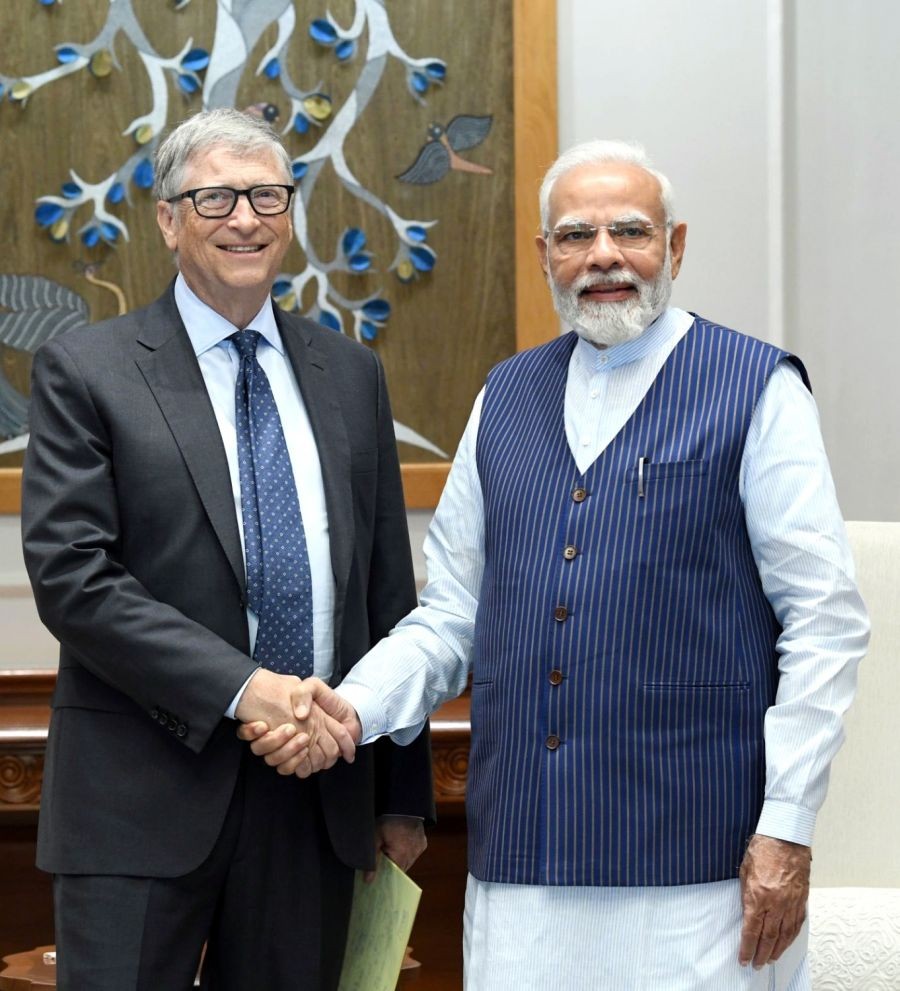 New Delhi: Prime Minister Narendra Modi with Microsoft co-founder Bill Gates,in New Delhi on Saturday , March 04, 2023. (Photo:IANS/Twitter)